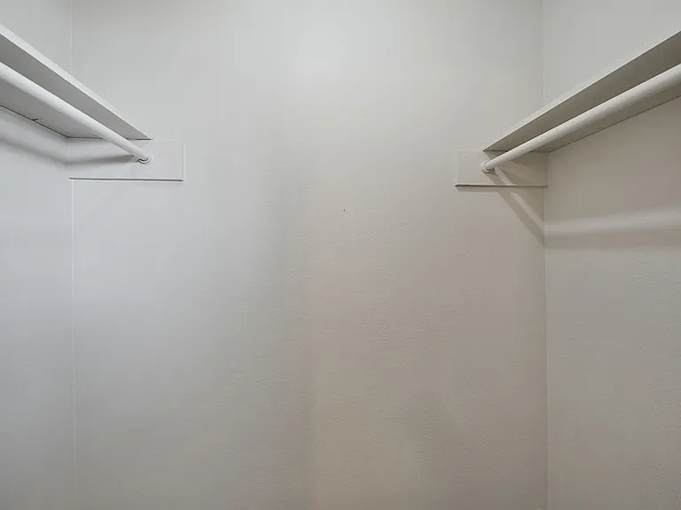 Colonial — Photo 30