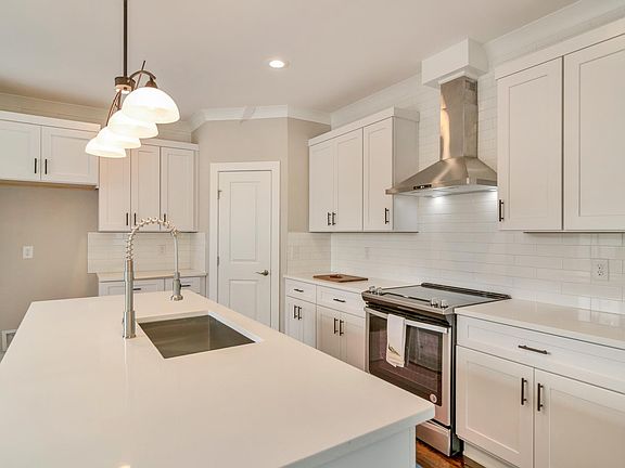 2nd image of 2106B Burns St