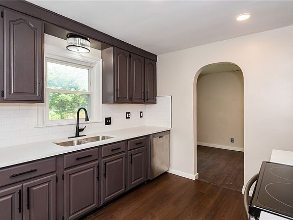 4th image of 108 South St