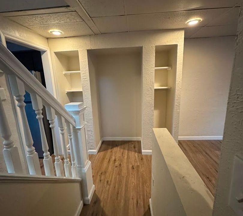 1st image of 427 Oak Aly