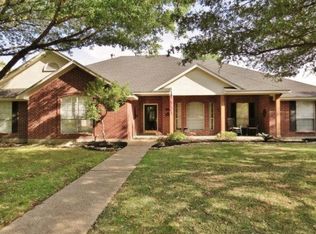 604 Wheatland Dr, Mc Gregor, TX 76657
