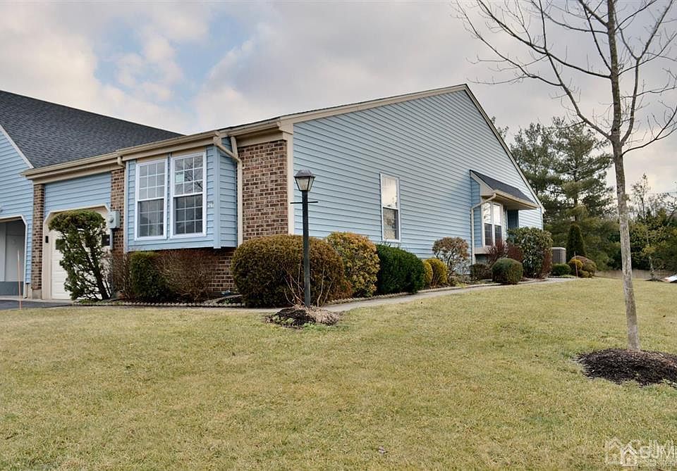 1st image of 27 Bedfordshire Dr #A