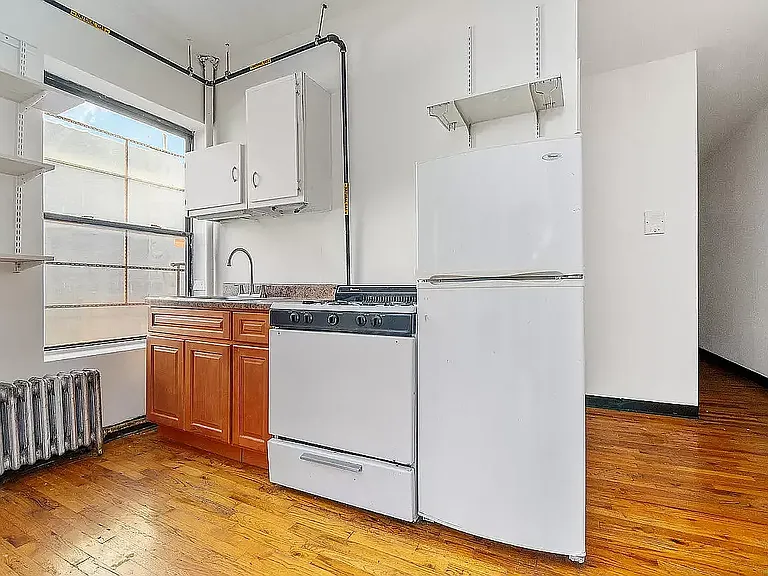 328 E 14th St #15 — Photo 3