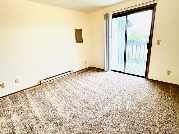 4th image of 717 SE 8th Ave APT 202