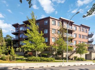 3614 Richmond Rd #302, Saanich, BC V8P4R5