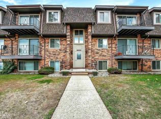 520 Riviera Dr #520, Saint Clair Shores, MI 48080