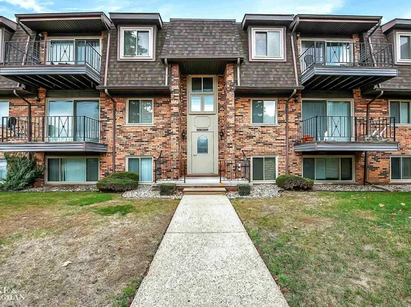 520 Riviera Dr, Saint Clair Shores, MI