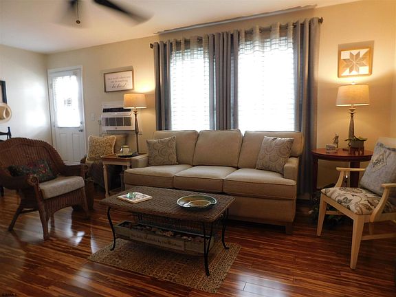 3rd image of 3517 Bay Ave #3517