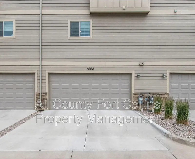 2 bed, 2.5 bath, 1475 sqft, $2,000 — Photo 2