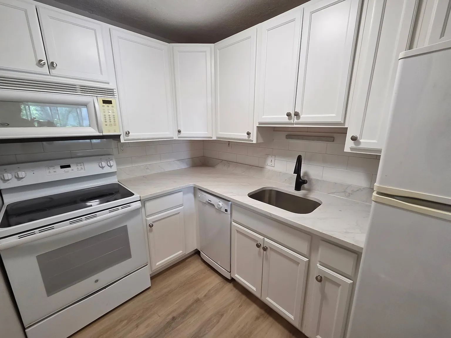 2 bed, 800 sqft, $2,900 — Photo 1