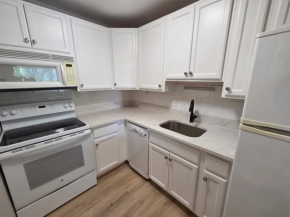 20 Radcliffe Rd #44