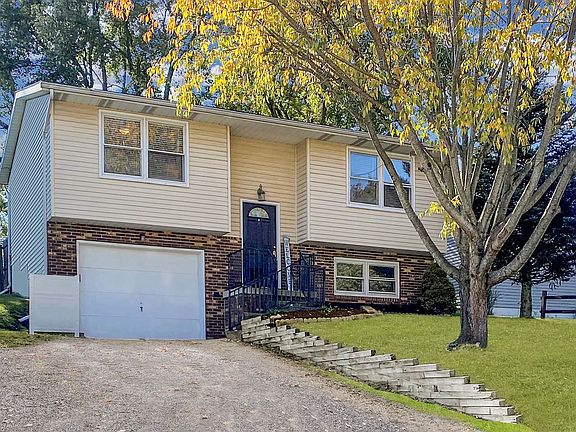 3rd image of 420 Beryl Ave