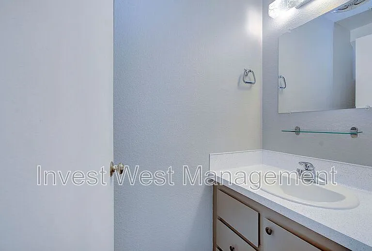 710 NE 15th Ave — Photo 5