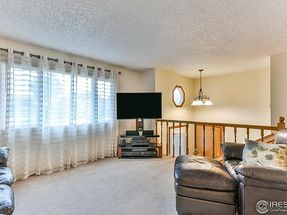 5th image of 2938 Yew Dr