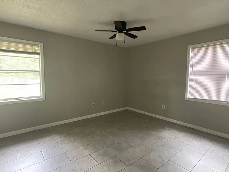 114 Powell Dr — Photo 12