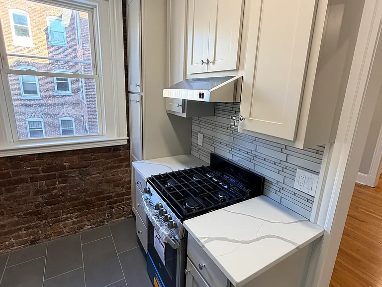 32 Park Vale Ave #5 — Photo 3