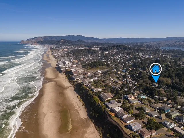 Easy couple block walk to beach access.