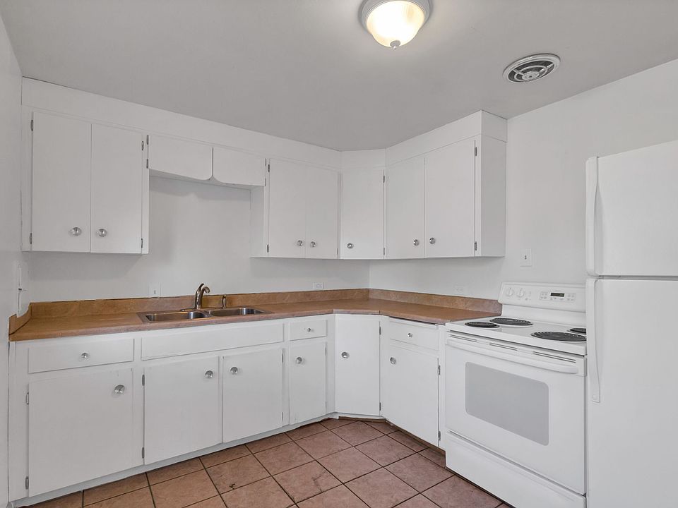 1st image of 1524 Jasmine St APT 2