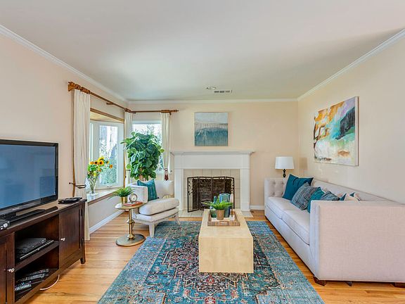 5th image of 2206 Oakwood St