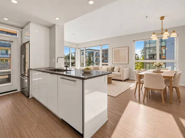 2663 Library Ln #212, North Vancouver, BC V7J 0B9
