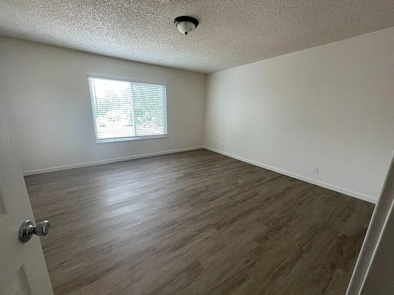 Master bedroom (bedroom 2)
