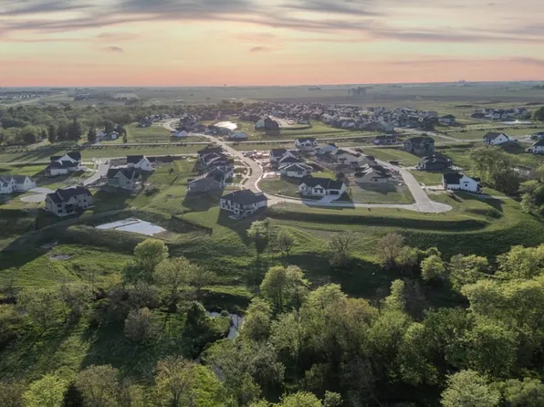 18265 Baxter Cir, Clive, IA 50325