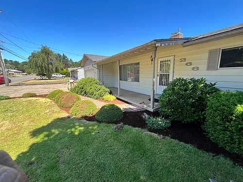266 NW Douglas St Photo 1