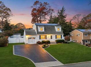 311 Devon Ln, Smithtown, NY 11787