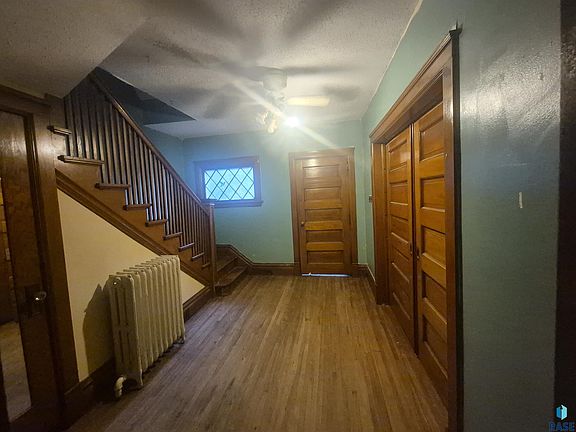 3rd image of 102 3rd St SE