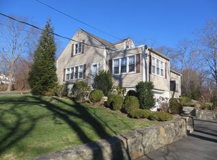 50 Park Ln, West Harrison, NY 10604