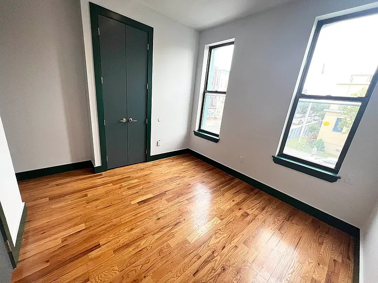 107 Wilson Ave #2R — Photo 1