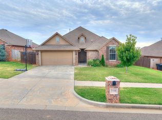 2100 SE 5th St, Moore, OK 73160