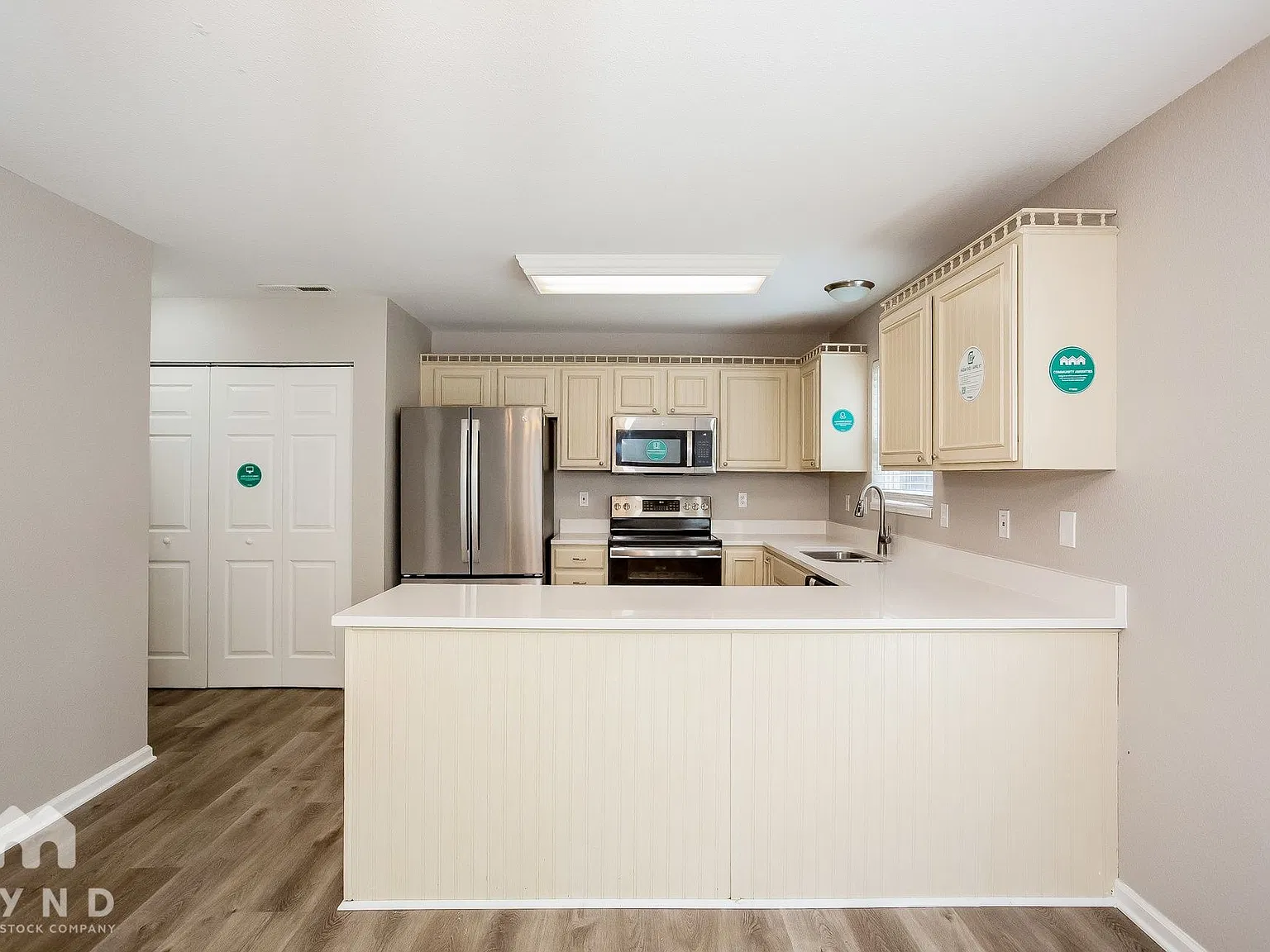 3 bed, 2.5 bath, 1619 sqft, $1,945 — Photo 3