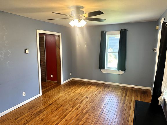 4th image of 928 Franklin St