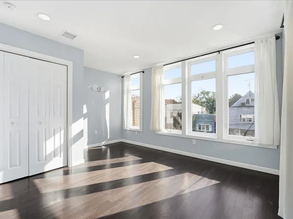 225 Freeman Avenue image 22 of 24