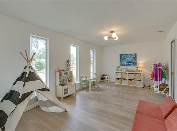 5th image of 5915 Canterview Dr