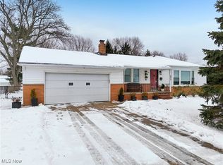 895 Cranbrook Dr, Highland Heights, OH 44143