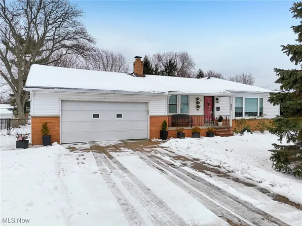 895 Cranbrook Dr, Highland Heights, OH 44143