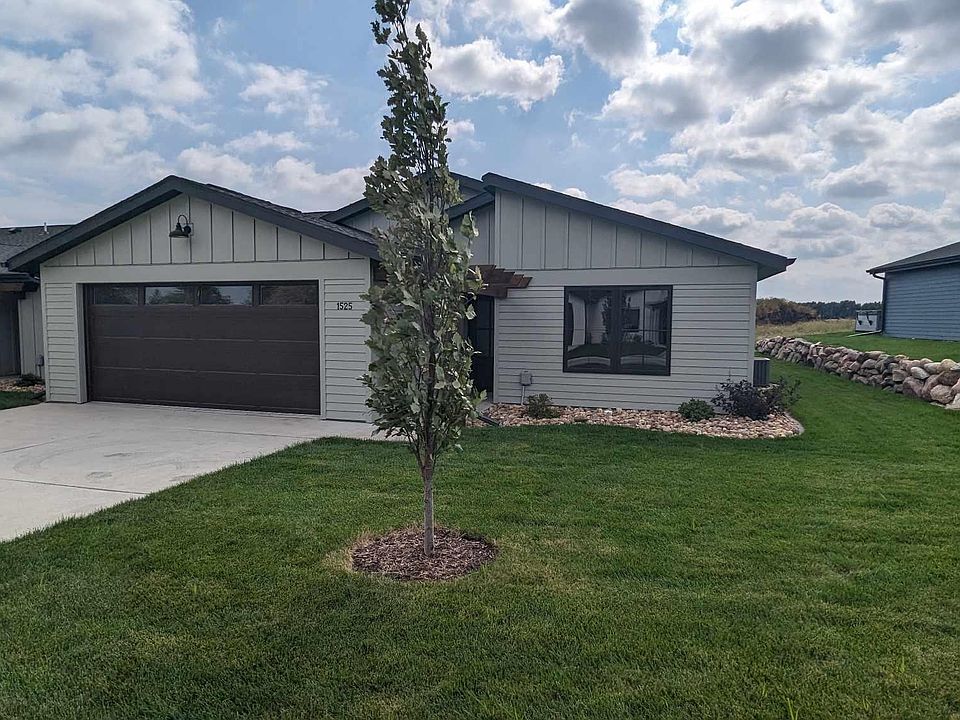 1st image of 1525 Blaines Way