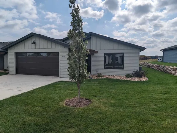 1525 Blaines Way, Spirit Lake, IA 51360