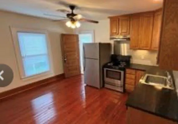 2 bed, 1.0 bath, 875 sqft, $1,400 — Photo 2