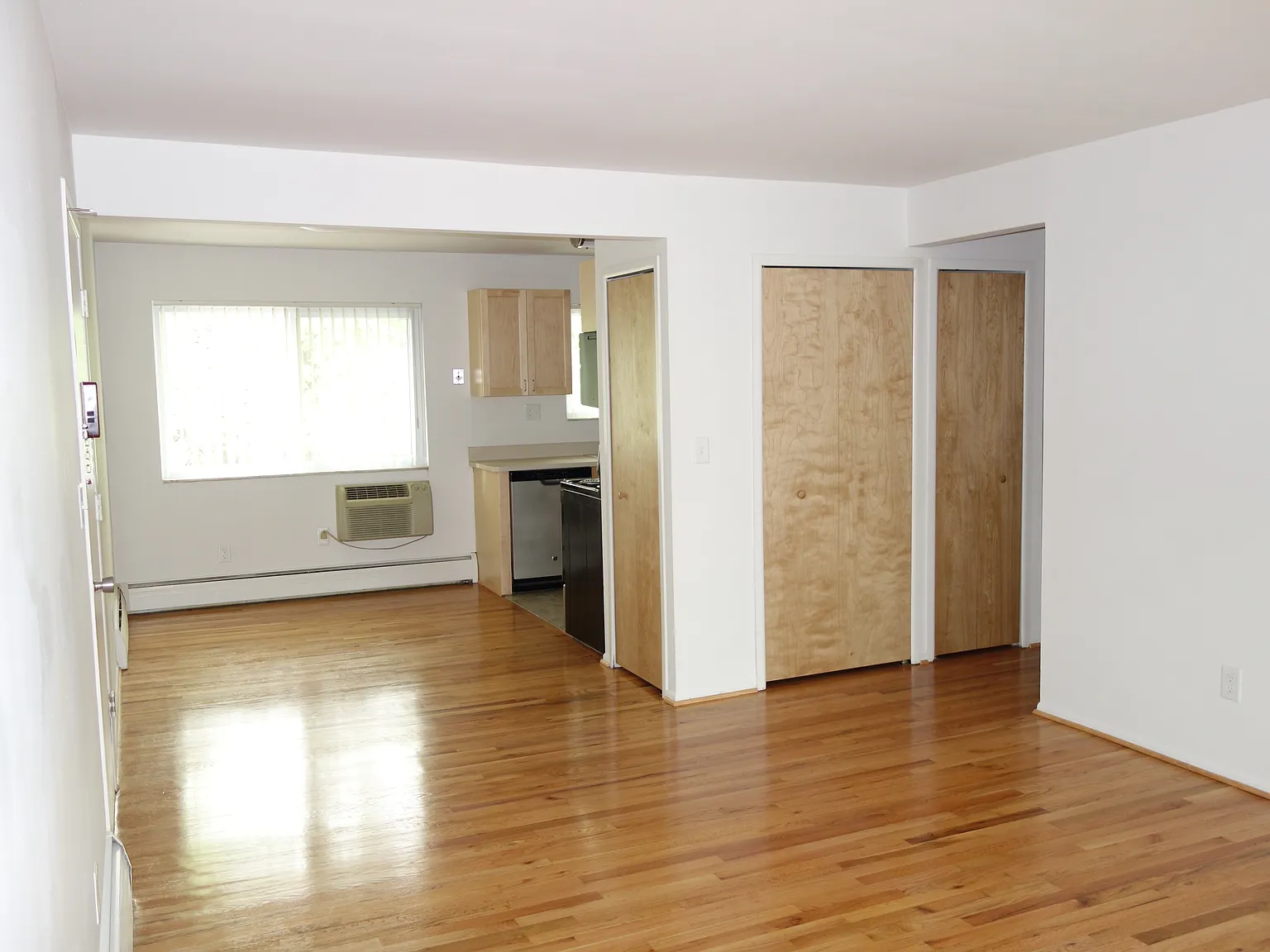 403 N Rochester Rd — Photo 2