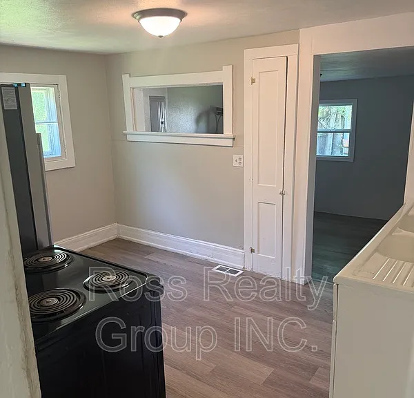 1418 Colburn St — Photo 4