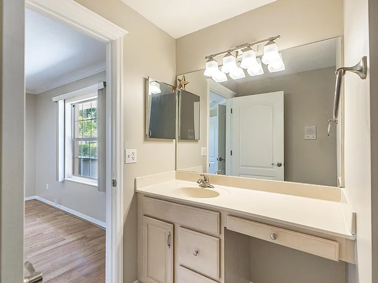20 Woodford Ln — Photo 48