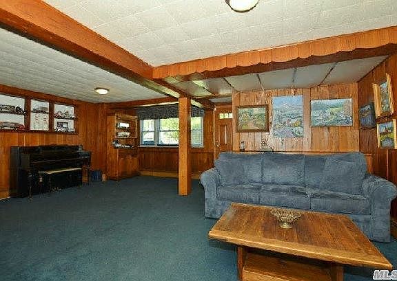 3rd image of 19 E Haven Ln