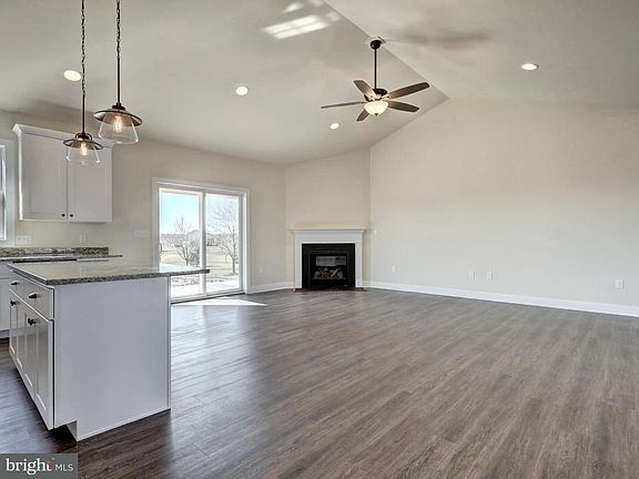 4th image of 104 Sherry Ln