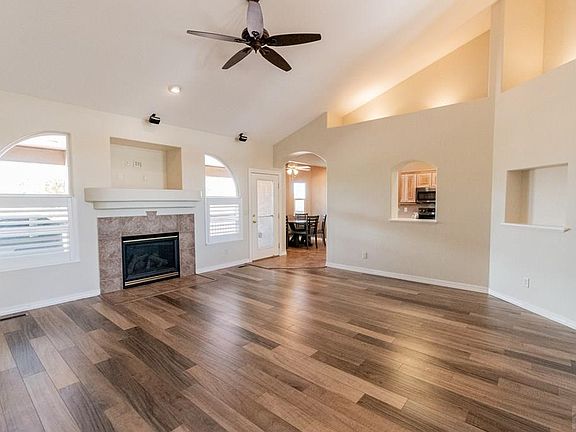 5th image of 1011 W El Capitan Dr