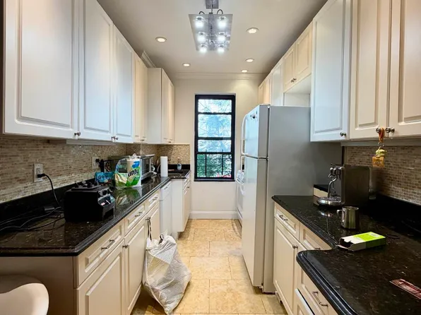 172 East 91st Street image 1 of 11