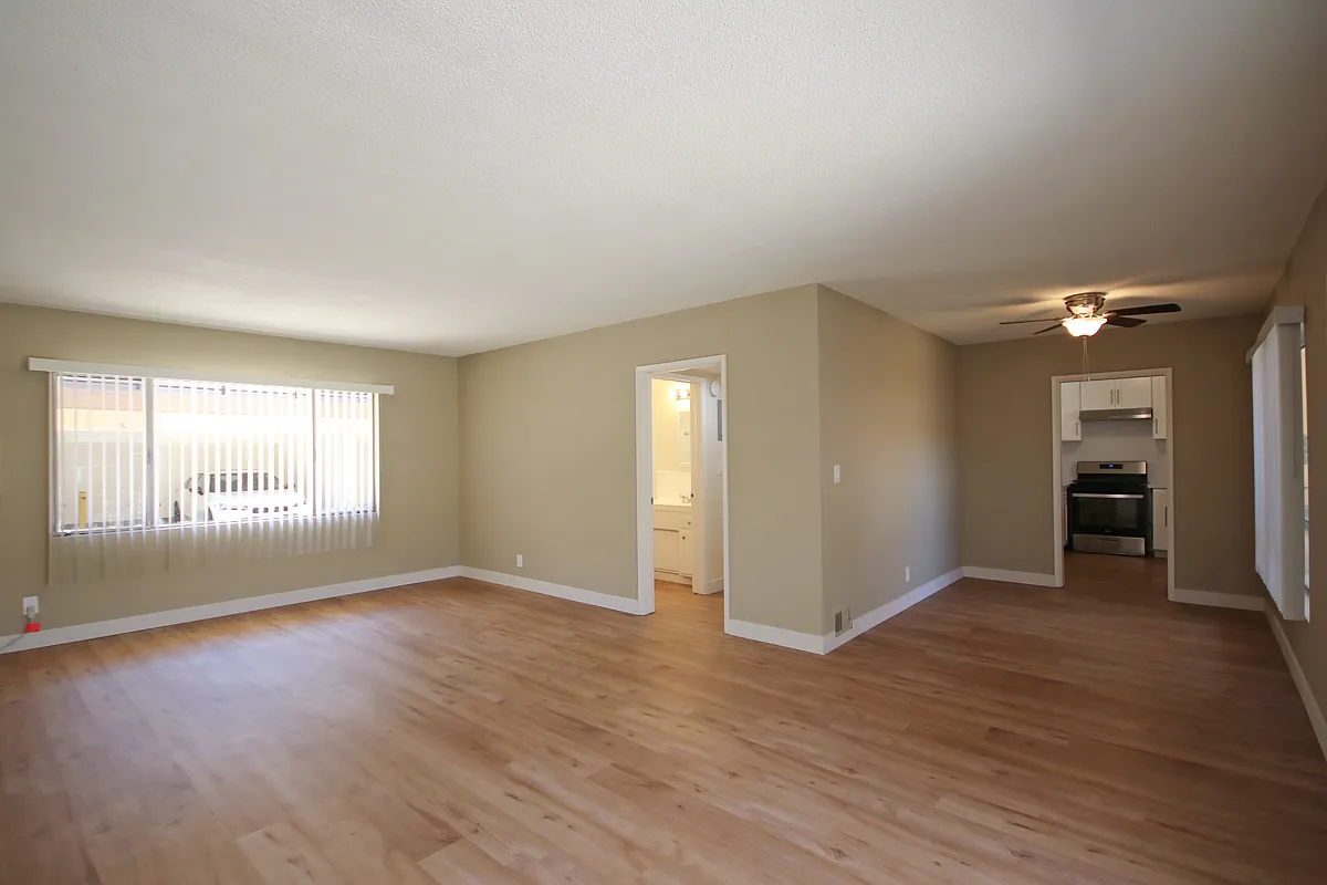 Building Photo - 1170 Huntington Dr #A8