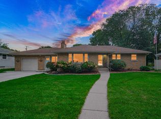 8939 Parrish Ave, Highland, IN 46322